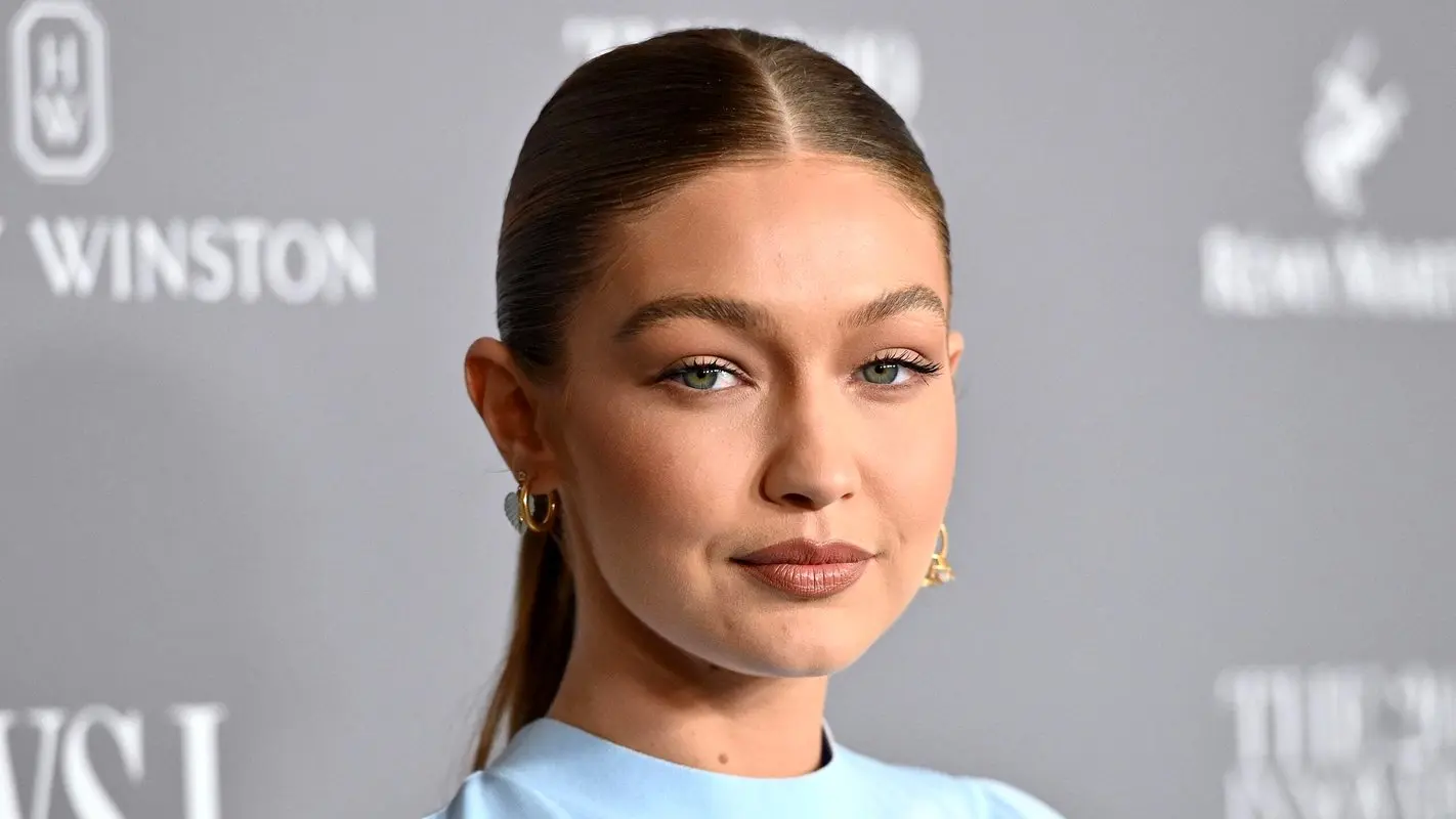 تیپ خاص سوپر مدل معروف در افتتاح فروشگاه لباس در نیویورک