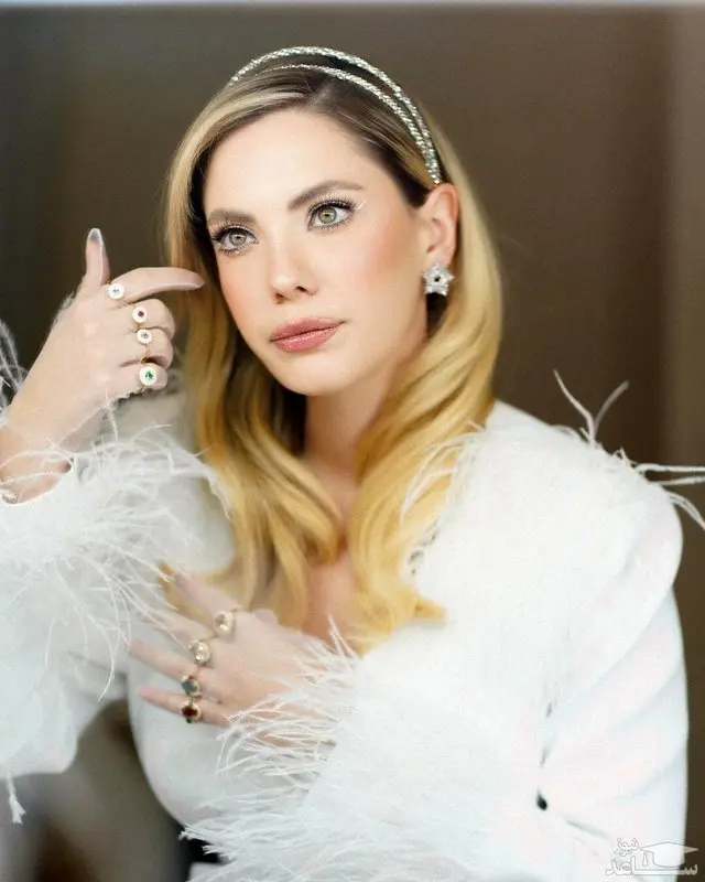 جذابیت واقعی خانم بازیگر با آرایش لایت و استایل ساده