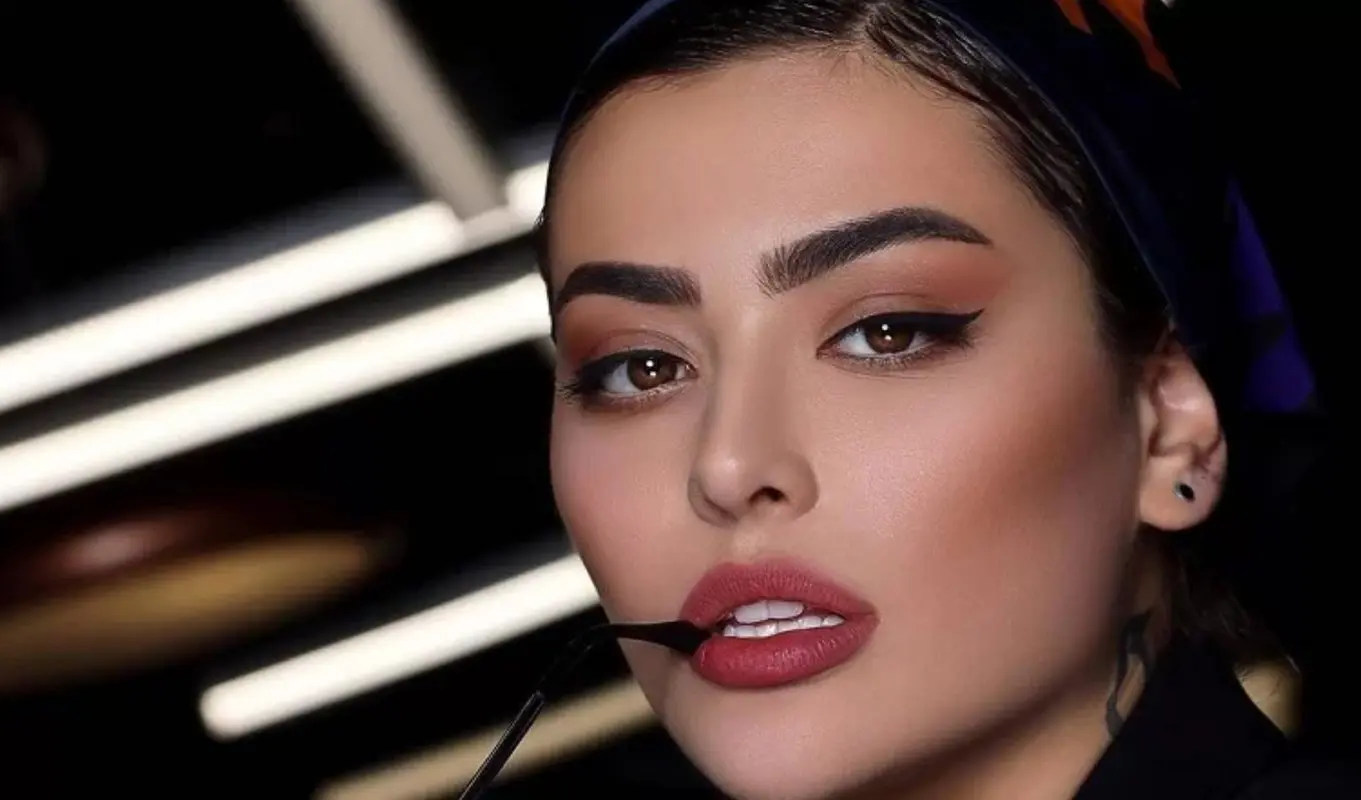 جنجالِ تیپ نامتعارف خانم بازیگر مهاجرت کرده/ عکس