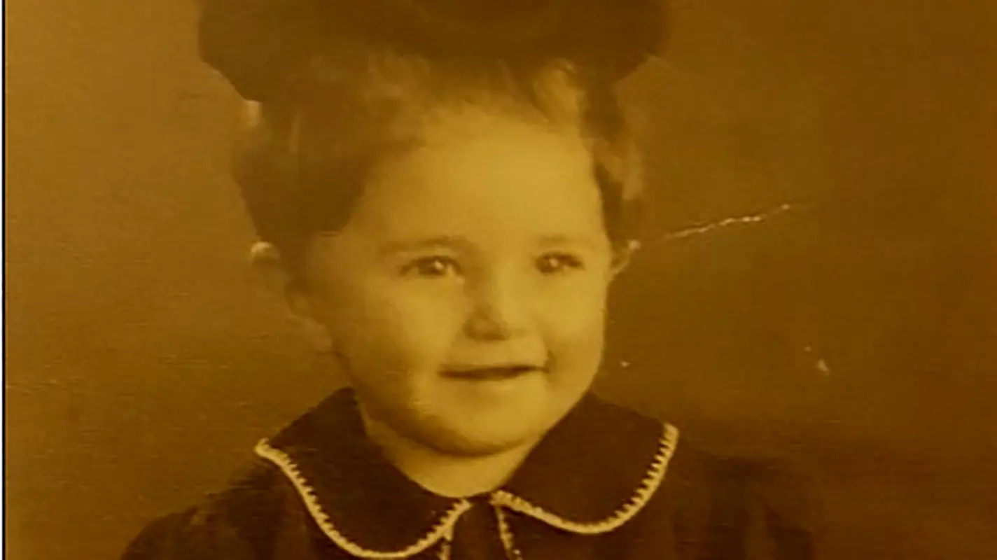 بازیگر زنی که از کودکی باکلاس بود/ حدس بزنید این عکس کیست؟