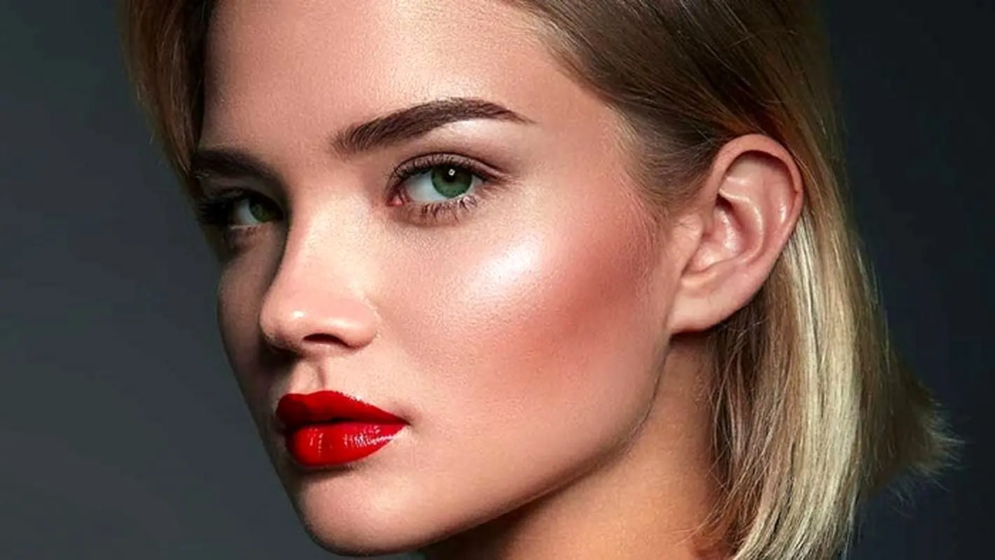 اگر تفاوت را دوست دارید بخوانید: ترندهای آرایشی 1402 برای خانم های اهل مُد