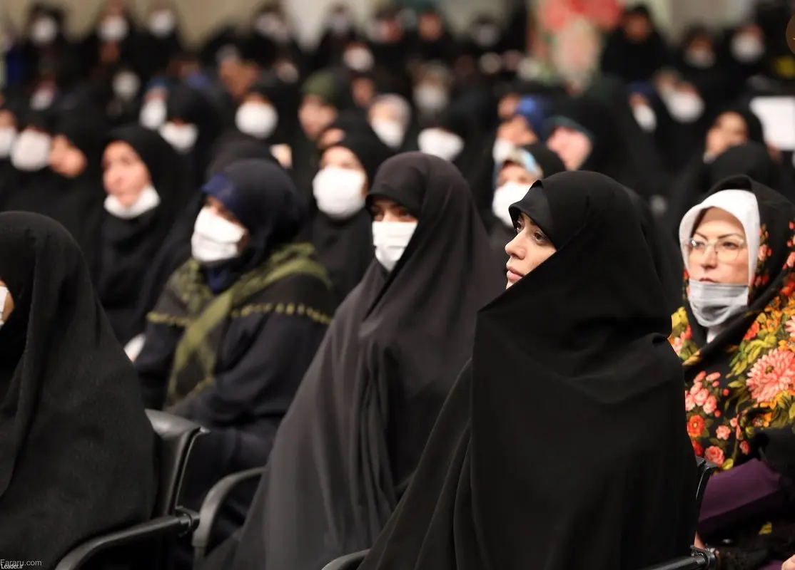 خانم بازیگر جنجالی به دیدار با رهبری رفت! / عکس