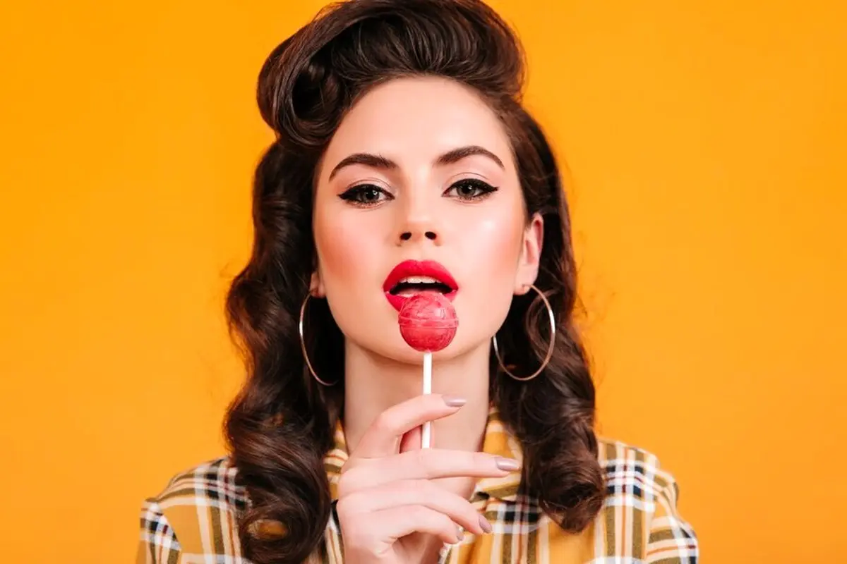 با این ترفندها مثل حرفه‌ای ها رژ لب بزنید!