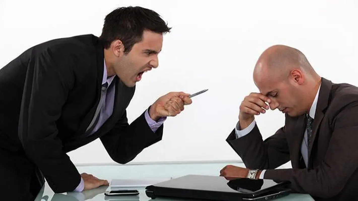 ۷ عادت زشت در حرف زدن که همین حالا باید ترک کنید