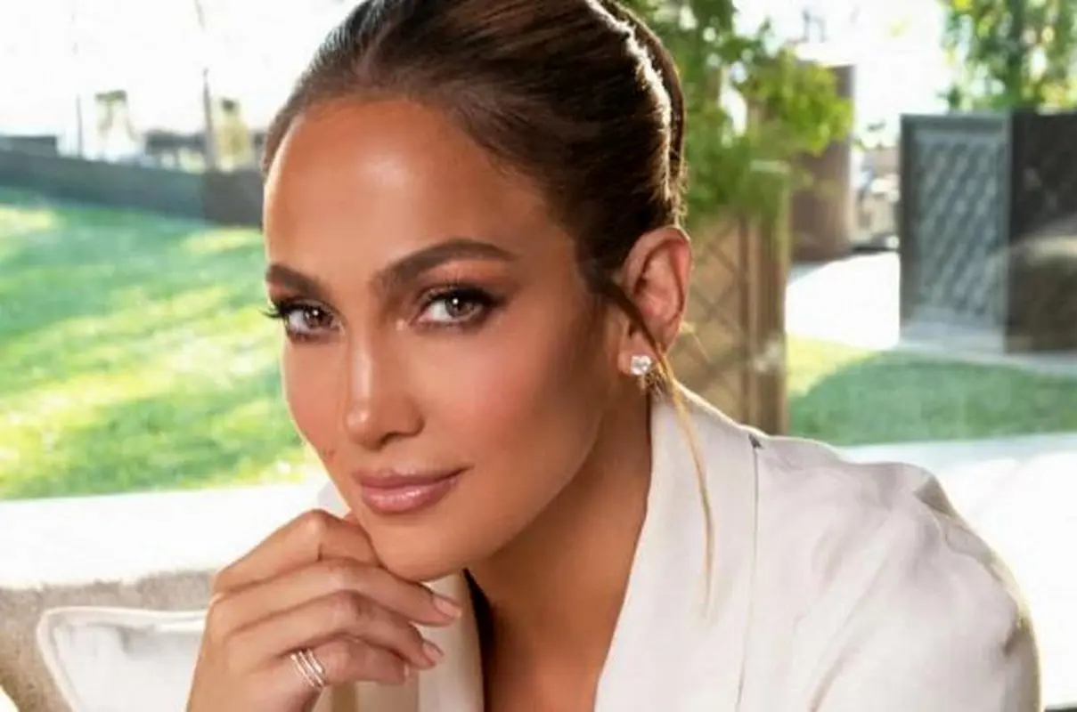 زیبایی و جوانی این بازیگر در 53 سالگی تاریخ انقضا ندارد/ عکس