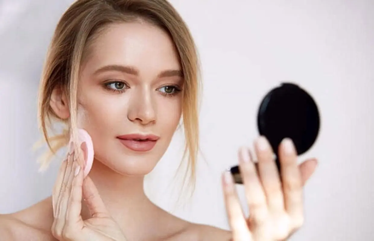 آموزش گام به گام آرایش برای پوشاندن جوش مجلسی/ چطور جوش صورت را بپوشانیم؟
