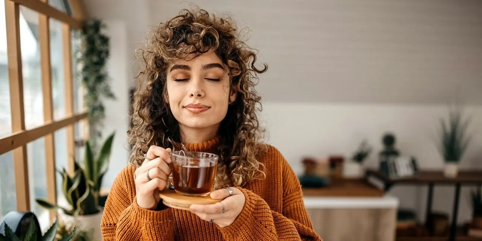 معجزه جوانی پوست با نوشیدن این چای شگفت‌انگیز