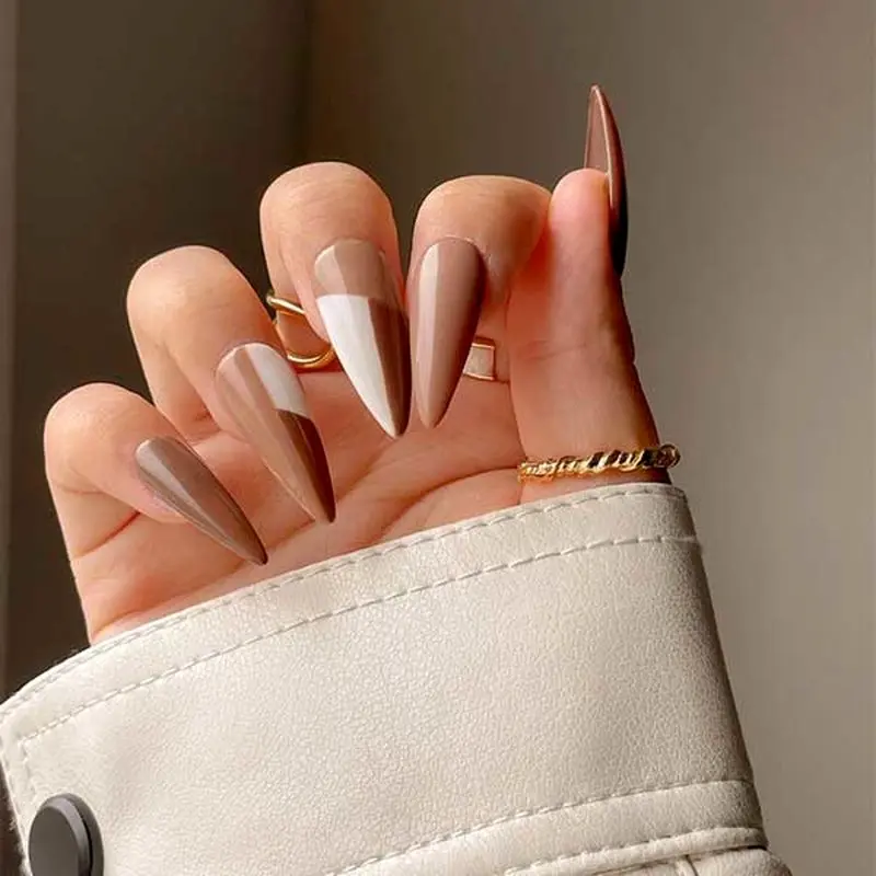 ایده طراحی ناخن زمستان با تم رنگی جذاب