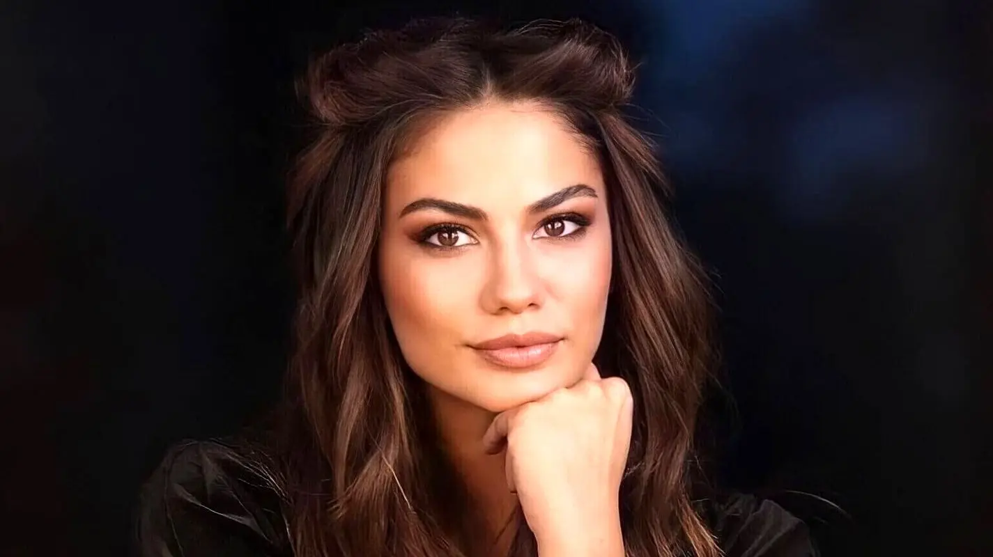 استایل خاص خانم بازیگر جذاب، همه را سورپرایز کرد!