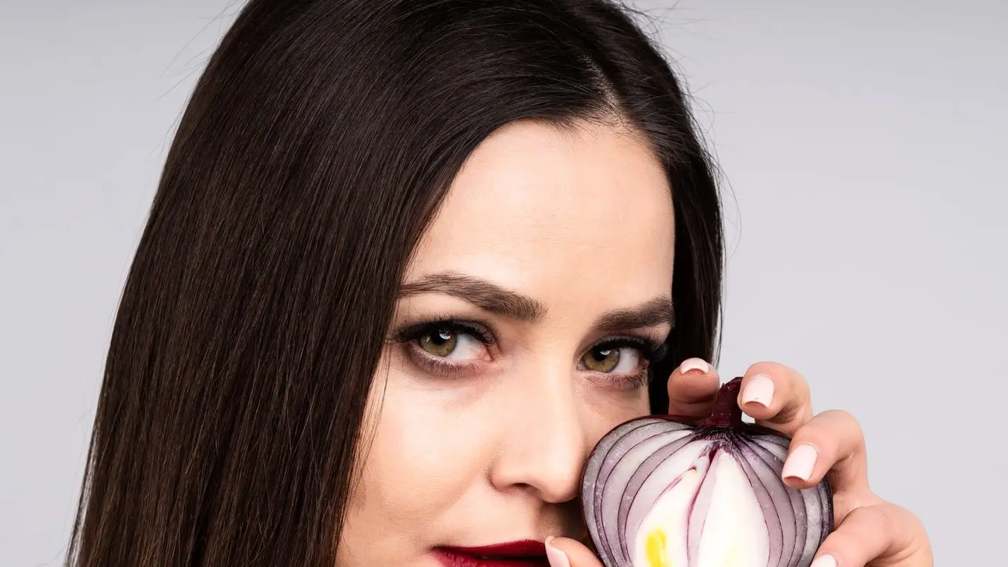 فواید معجزه‌آسای ماسک پیاز برای پوست