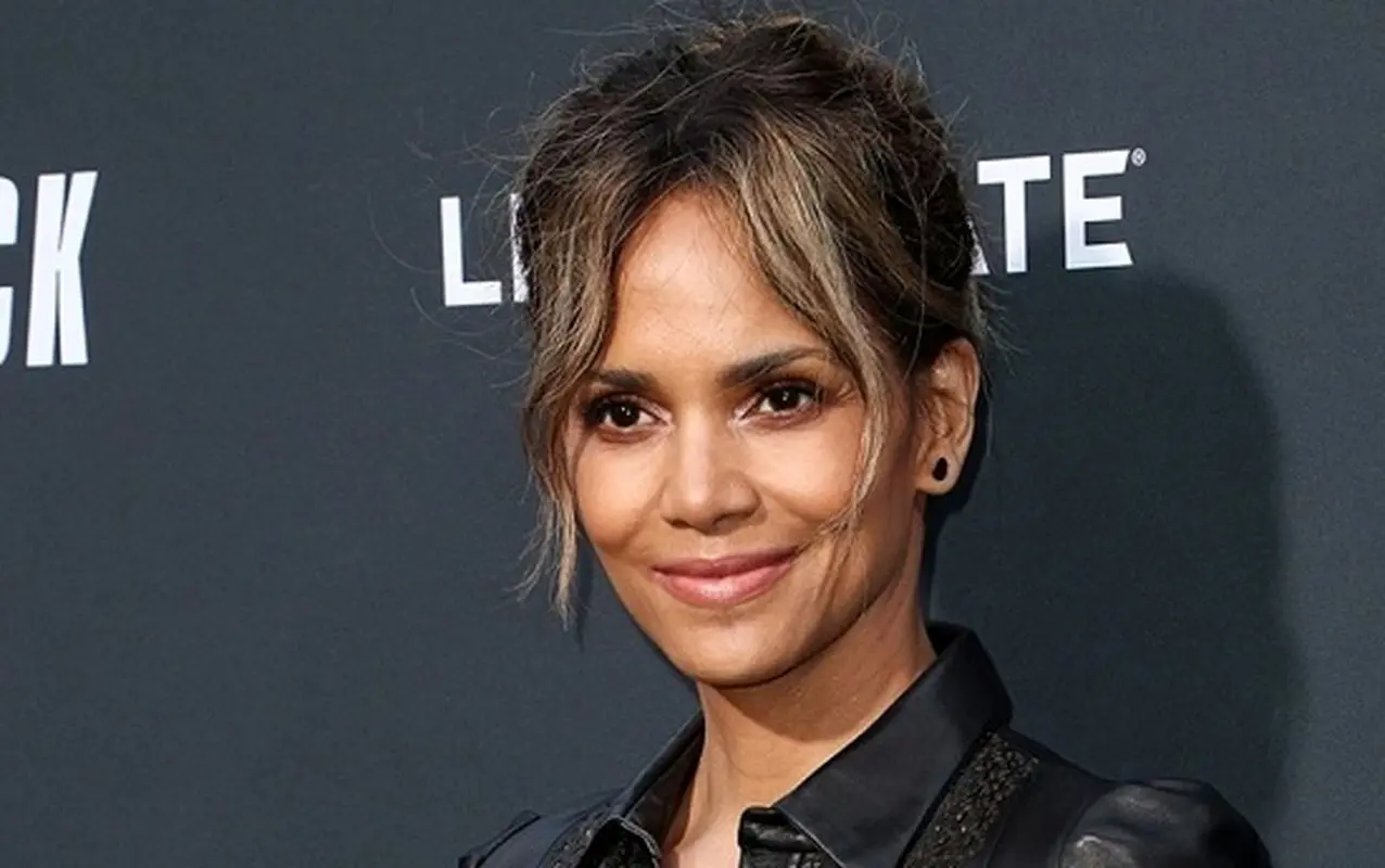 انتقادهای بی‌رحمانه از خانم بازیگر: کمتر به دنبال توجه باش!