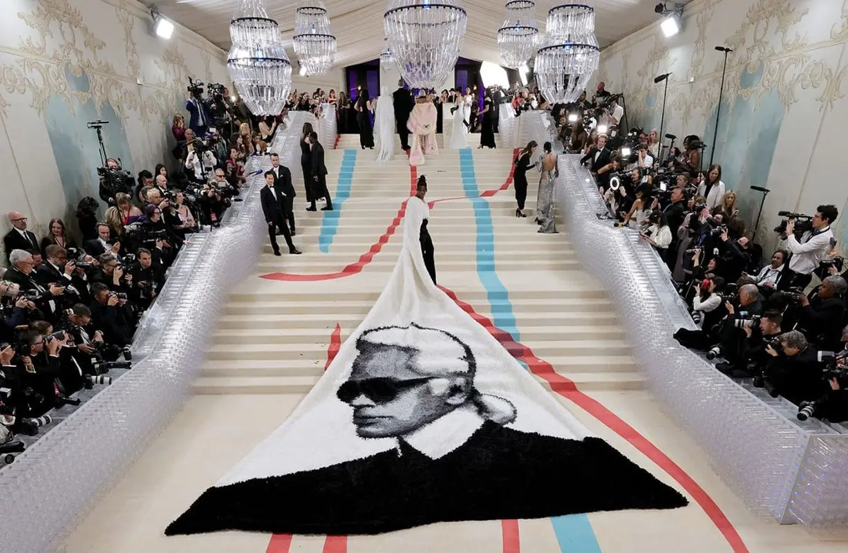 سلطان تمام مت گالاهای تاریخ با لباس گربه ای به مراسم آمد!