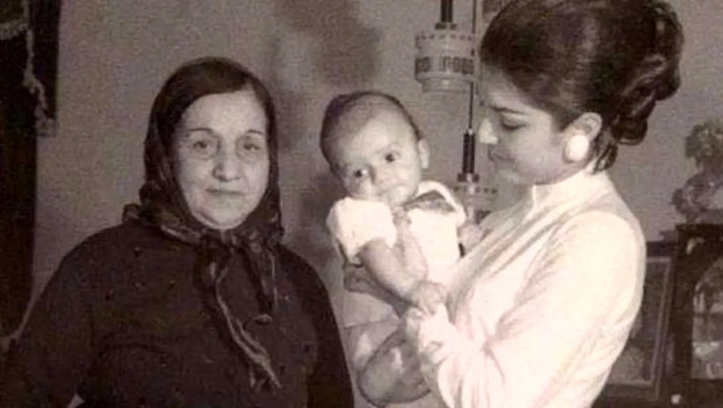 تغییرات باورنکردنی چهره گوگوش و تنها فرزندش از سال ۱۳۴۷ تا الان! + عکس