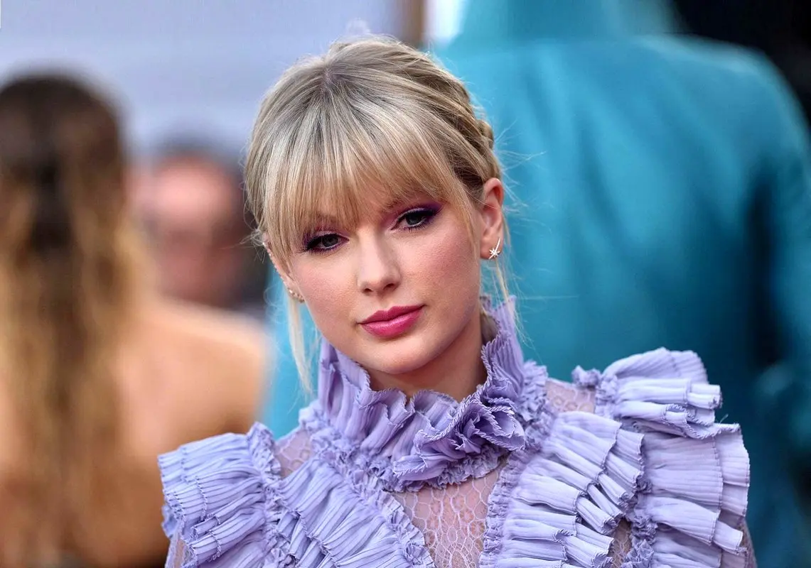 آقای خواننده نامزدی با “تیلور سویفت” را تایید کرد! 