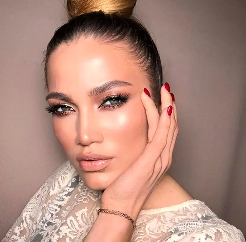 استایل جذاب و پوشیده جنیفر لوپز برای تعطیلات آخر هفته