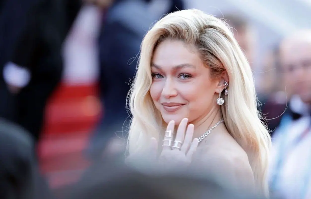 استایل جی جی حدید در جشنواره کن ۲۰۲۳ غوغا کرد /درخشش خیره کننده جواهراتش