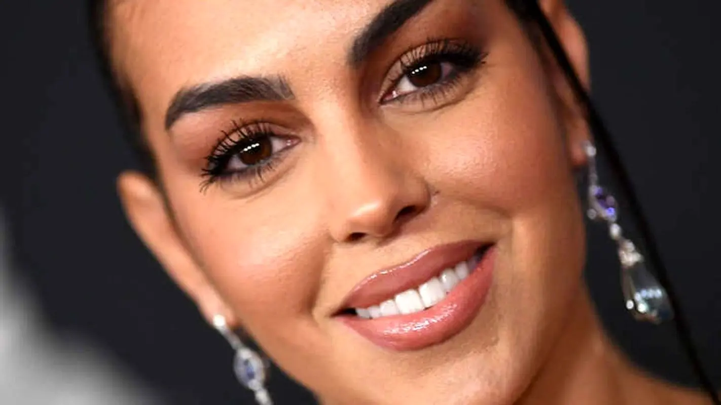 غوغای لباس اماراتی جورجینا رودریگز در فرانسه / درخشش با خاص ترین جواهر کن 2023 + عکس