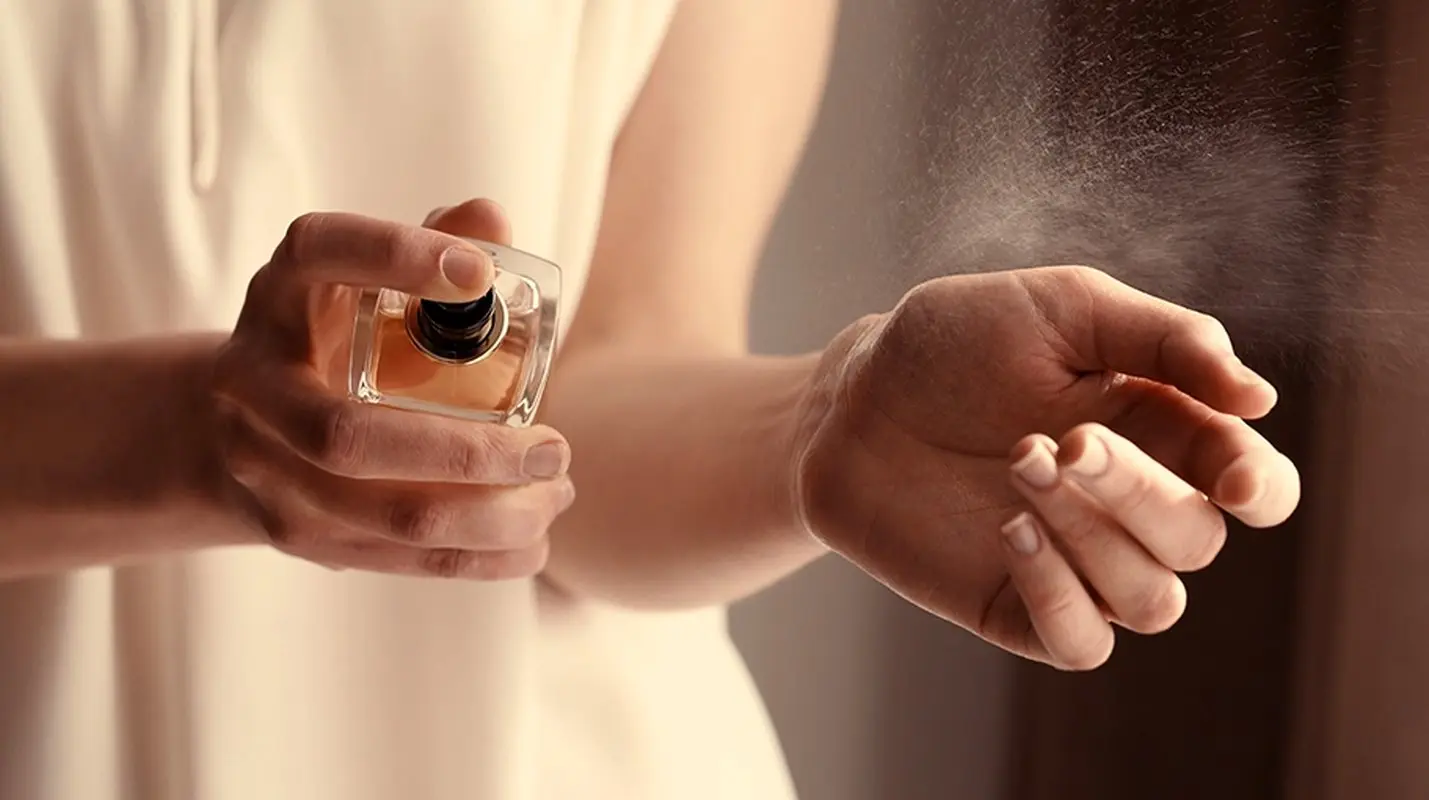 بهترین عطرهای زنانه خوشبو را بشناسید+ ۲۰ عطر زنانه برتر سال ۲۰۲۳