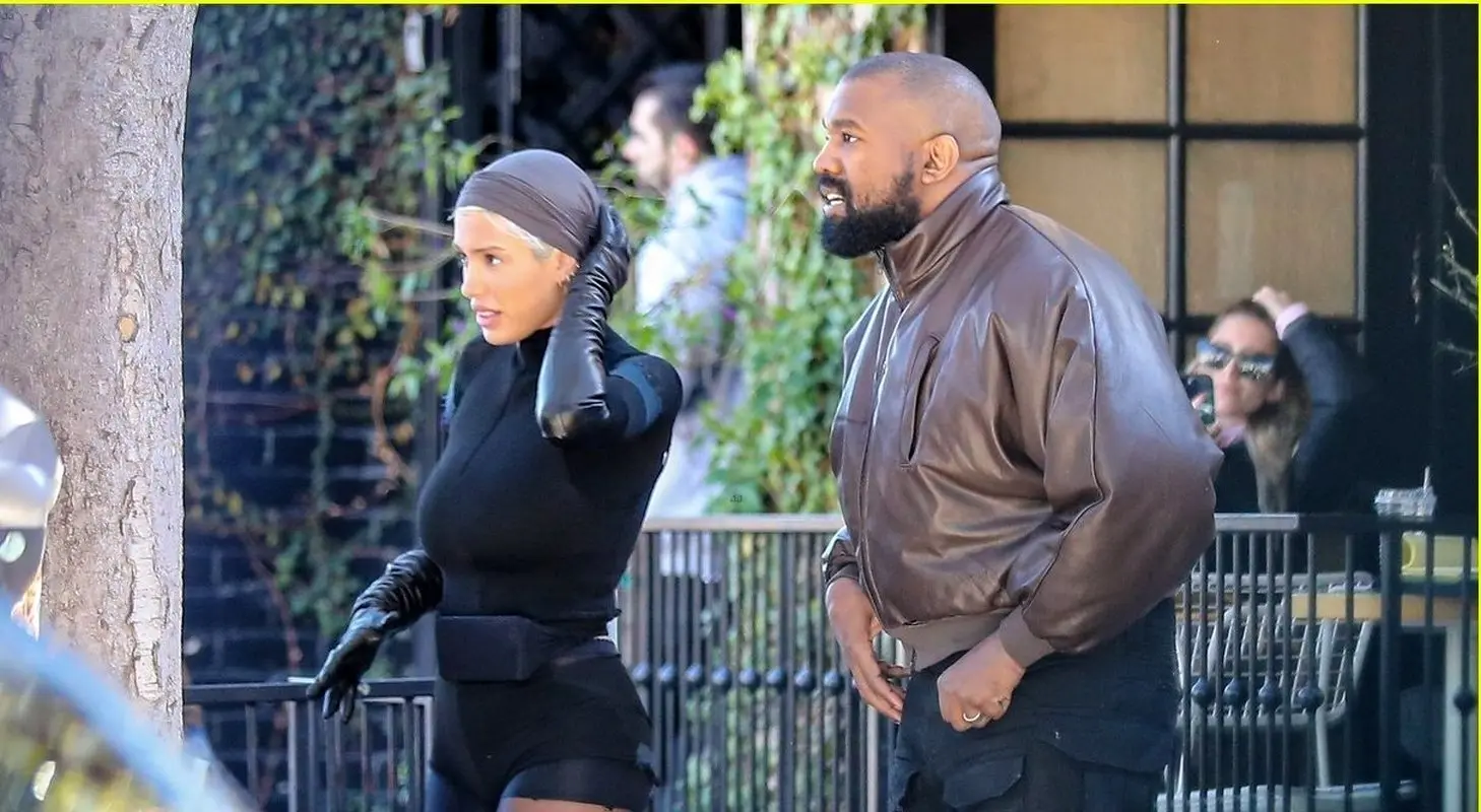 استایل مضحک این زوج بدلباس تمامی ندارد/ وقتی پول داری ولی سلیقه نه!