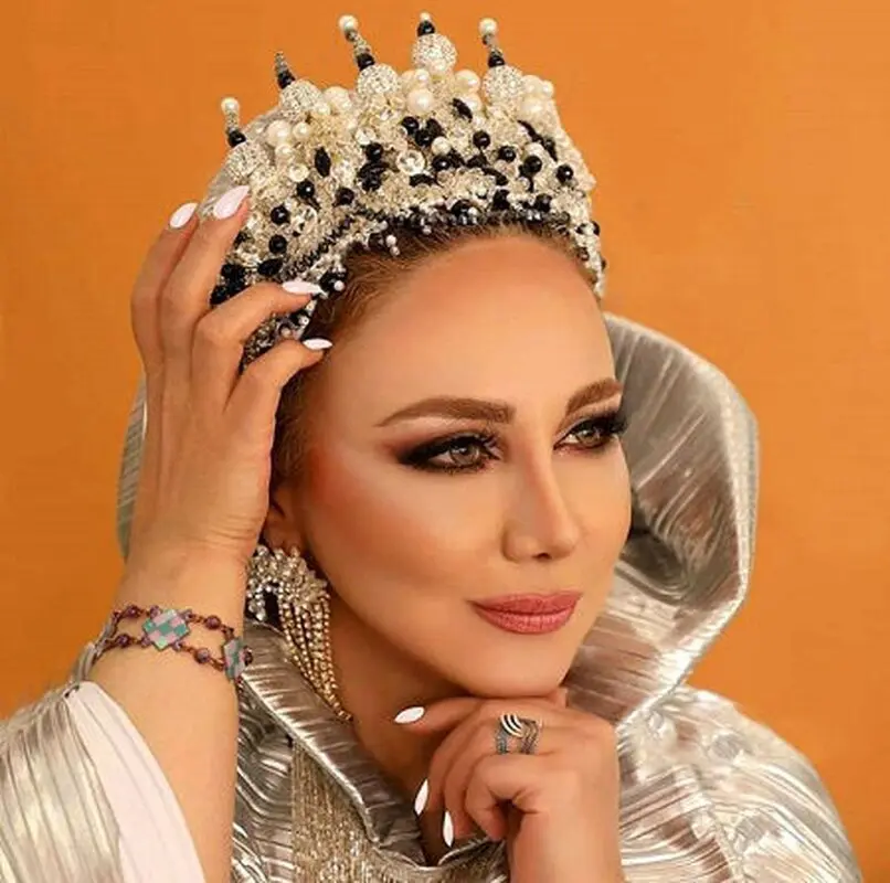 عکس/ صبحانه خوردن باورنکردنی بهنوش بختیاری در حاشیه خاکی اتوبان قزوین 