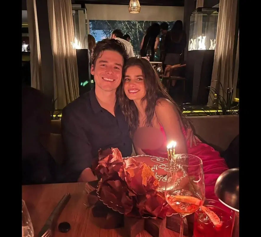 عکس های جذاب سوپرمدل معروف در لباس عروس/ عروسی که پابرهنه به مراسم آمد! + عکس