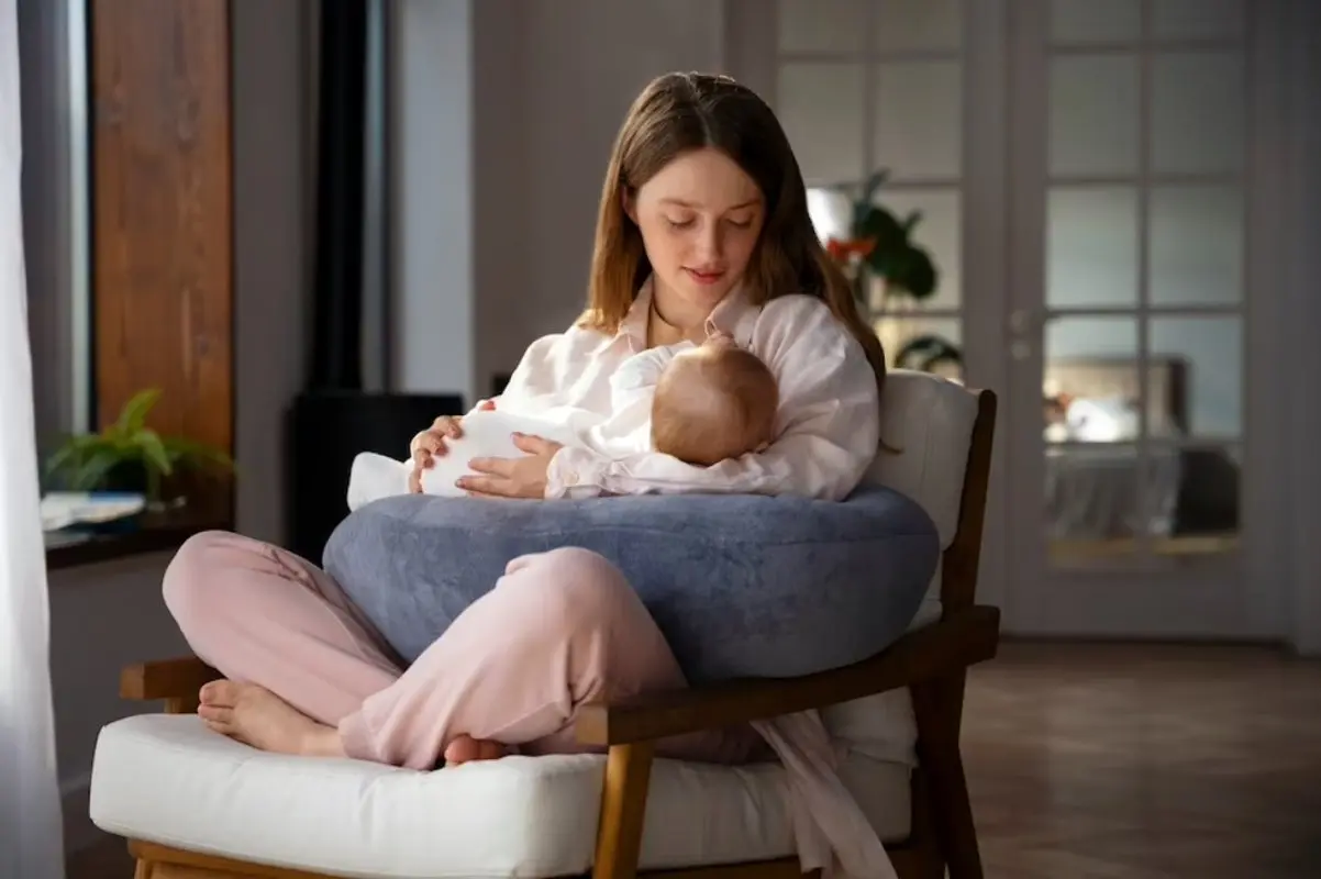 ۷ دلیل پوسیدگی دندان مادر در شیردهی و راه‌های پیشگیری از آن