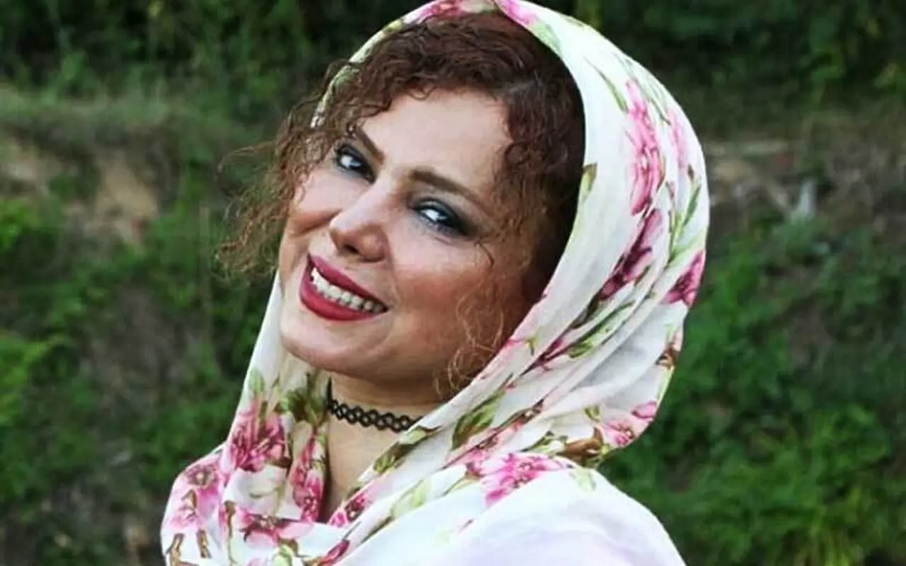 موتورسواری بازیگر زن ایرانی سوژه شد / خانم ۴۸ ساله خودش راننده شد! + عکس
