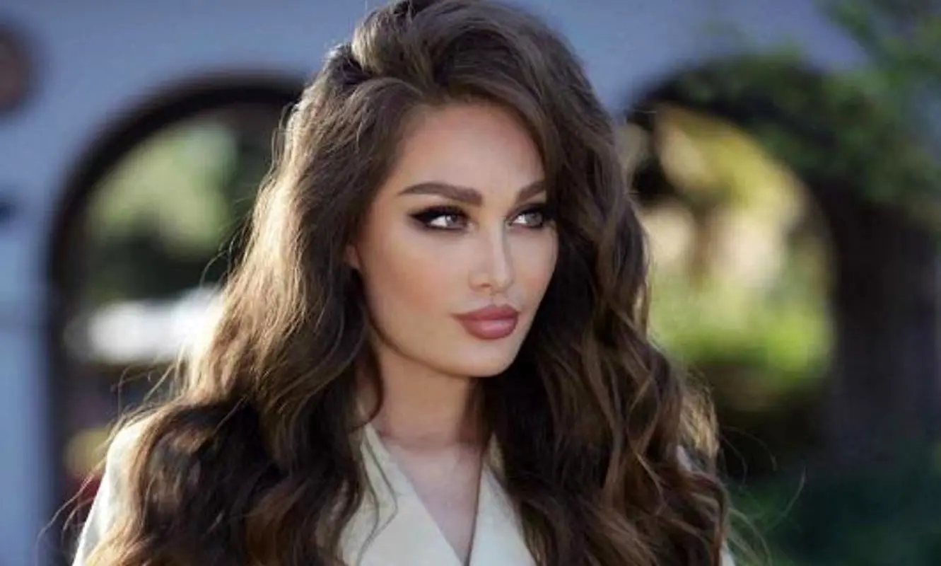 استایل متفاوت مدل ایرانی در آمریکا / تنها مدل زنی که پزشک است! + عکس