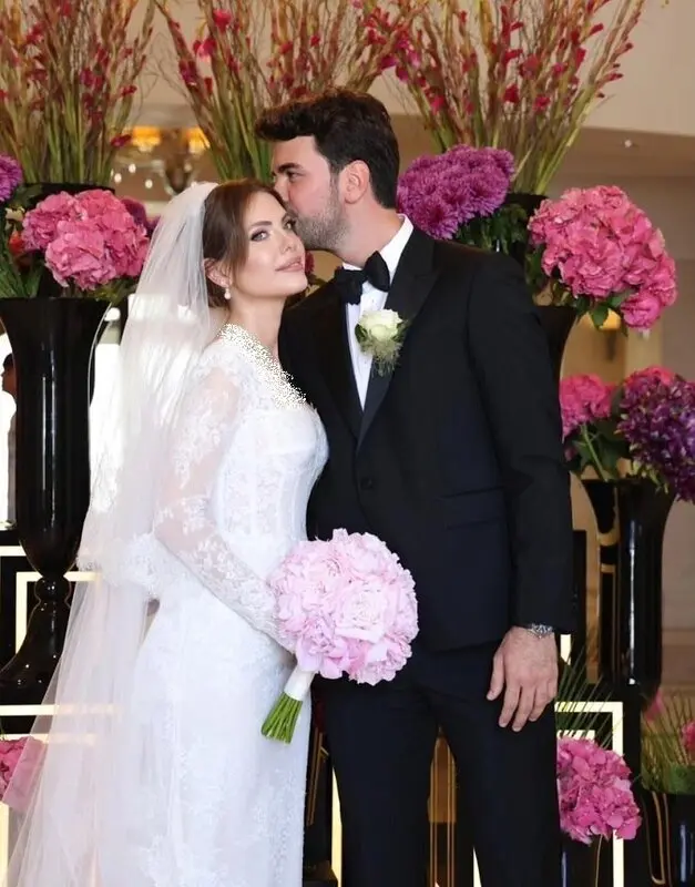 عروسی پرزرق و برق ادا اجه با 3 دست لباس عروس/ 3 لباس خانم بازیگر برای یک شب!
