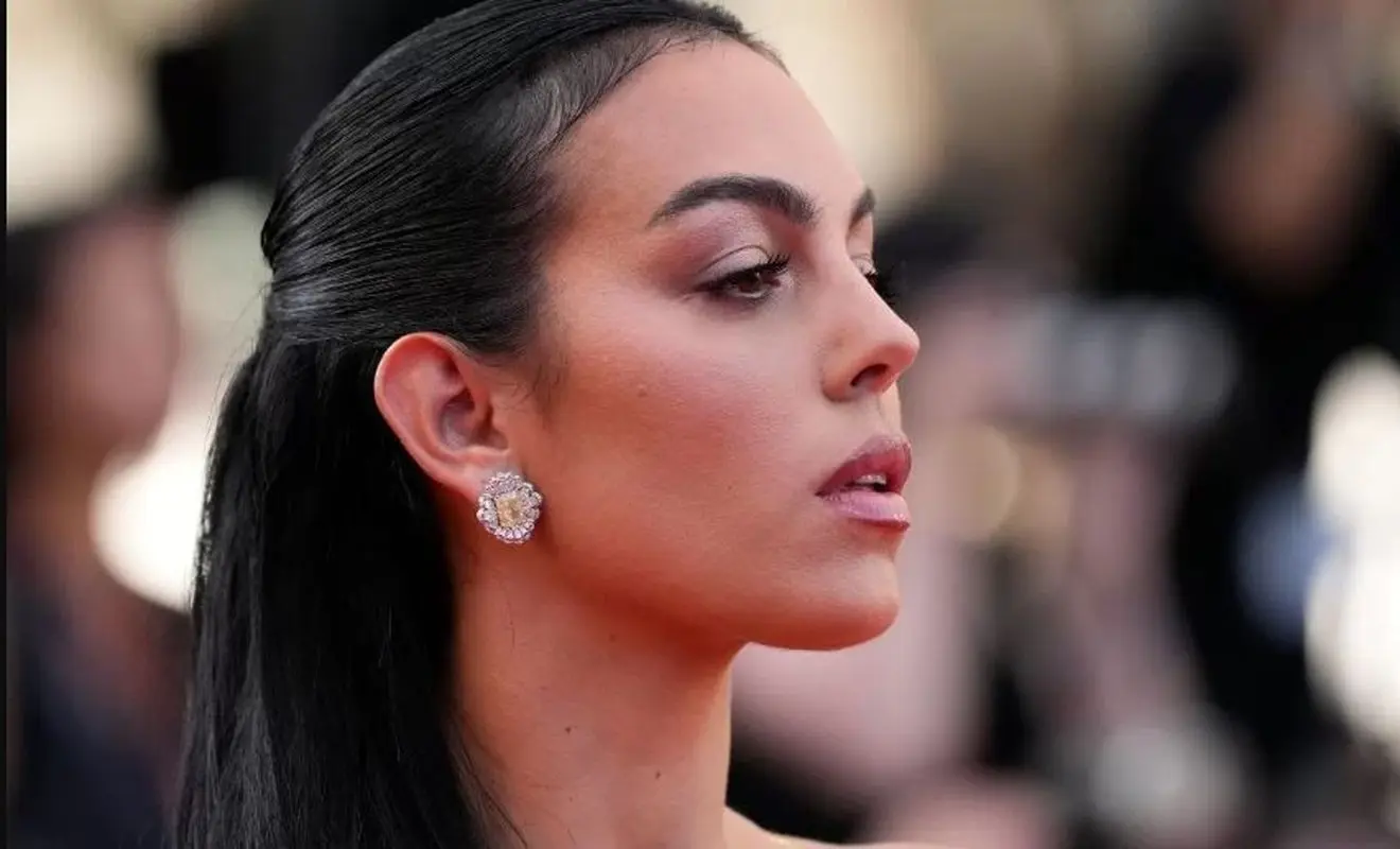 عکس‌های تبلیغاتی جورجینا رودریگز در عربستان / خانم مدل عید قربان هم تبریک گفت!