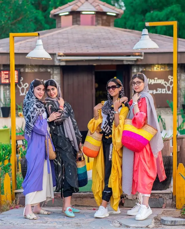 تابستون 1402 کجا چی بپوشیم؟/ روش های جدید برای ست کردن لباس های تابستانی