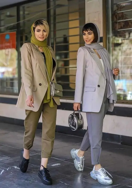 این رنگ مانتوها همیشه مد هستند/ رنگ هایی که قدیمی نمی شوند!