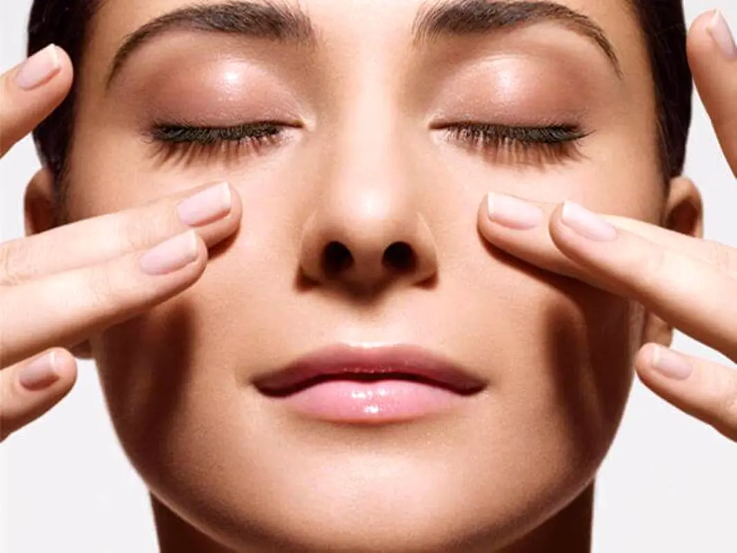 چرا باید صورت خود را ماساژ دهیم؟ پوست جوان و درخشان میخوای این راهشه