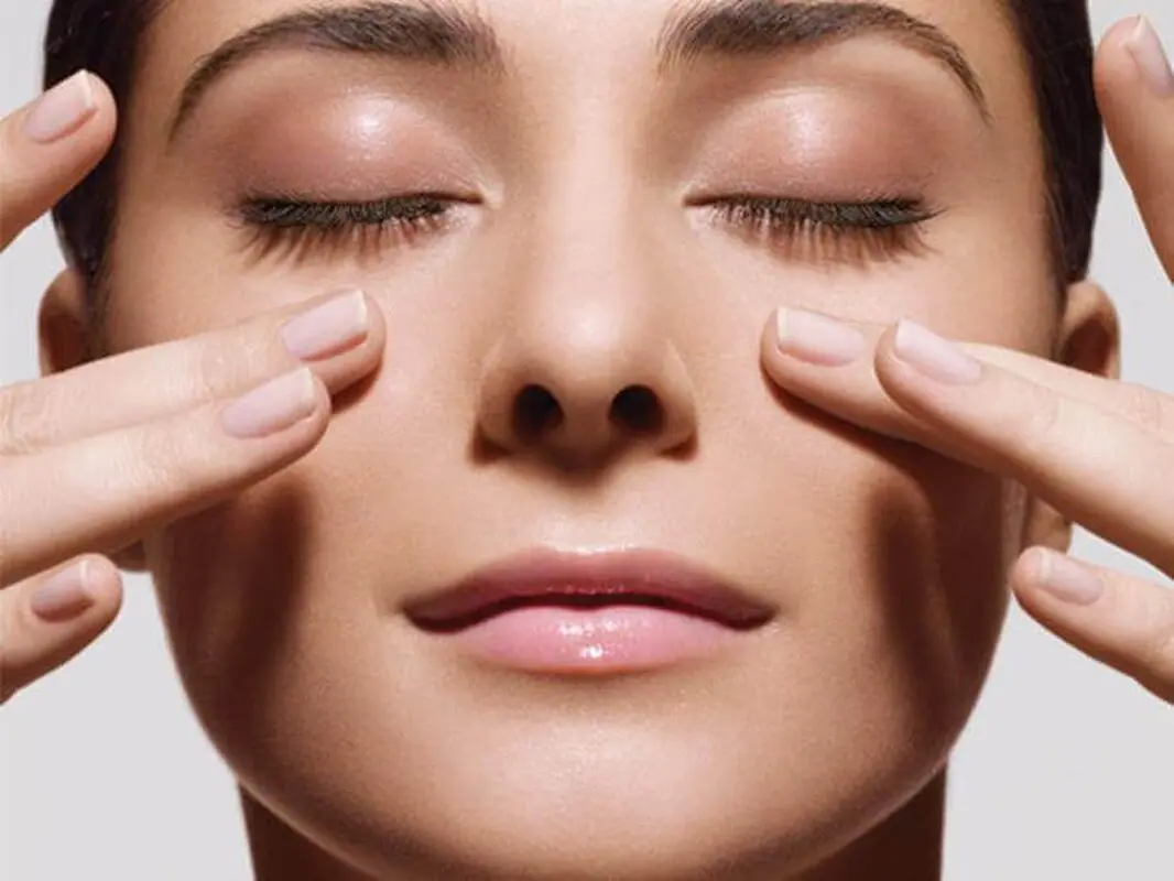 چرا باید صورت خود را ماساژ دهیم؟ پوست جوان و درخشان میخوای این راهشه