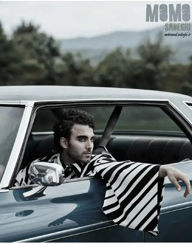 محمد صادقی به سیم آخر زد: تایید تغییر جنسیت آقای بازیگر با پوشیدن کفش پاشنه بلند و دامن