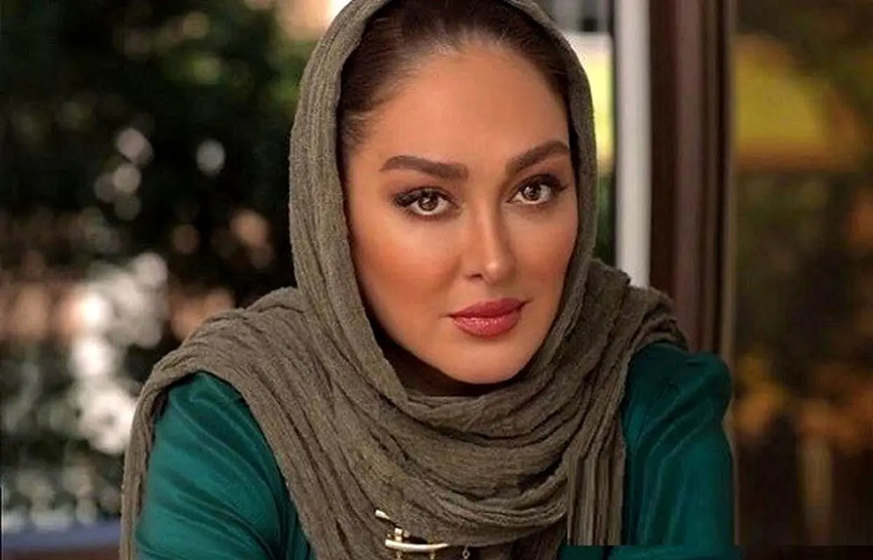 عکس شکار شده الهام حمیدی در گالری نقاشی / تیپ خارج از کشور بازیگر محبوب