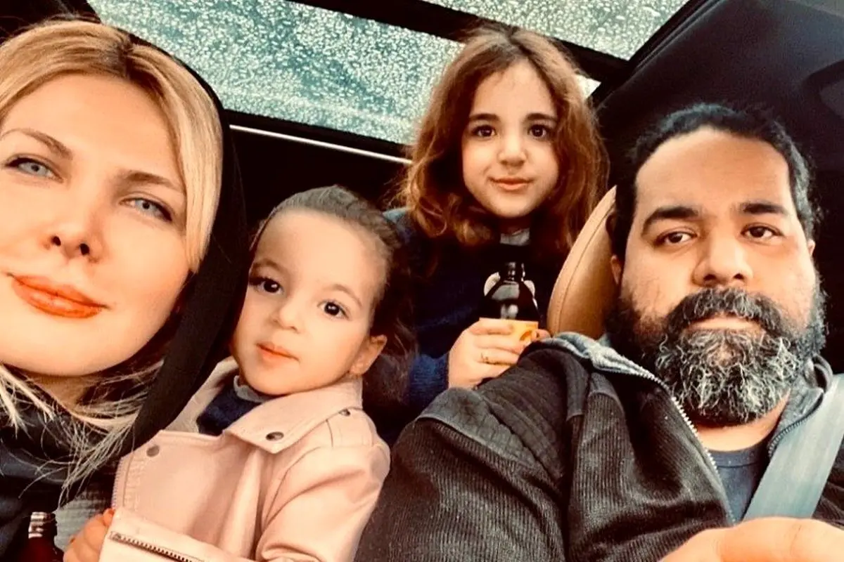 خوشگذرانی خواننده معروف ایرانی و دخترانش در کنار برج ایفل / عکسی که نباید لو میرفت!