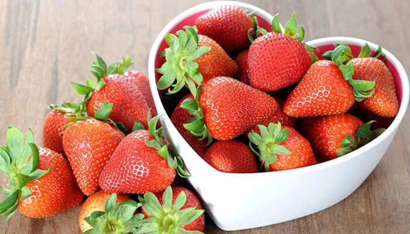 خوش مزه ترین دسر رژیمی و سالم با توت فرنگی / نبینی ضرر کردی!