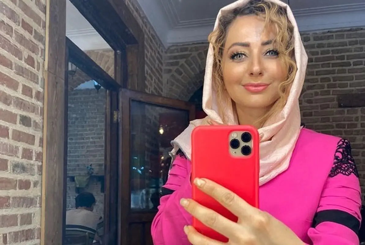عکس لو رفته نفیسه روشن در ایران مال! / طراحی خاص مانتوی لنین گلدوزی خانم بازیگر