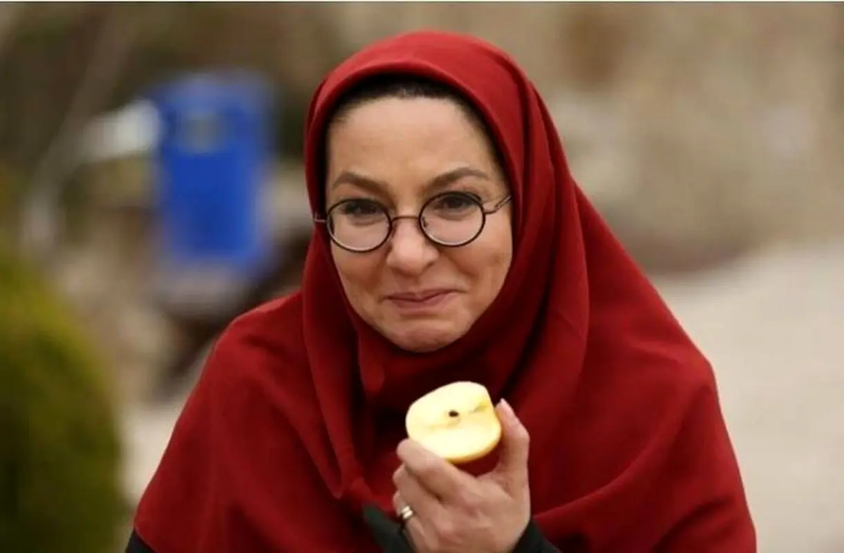 سوپرایز جشن تولد مجری زن تلویزیون / ژست با دسته گل رز قرمز لاکچری! + عکس