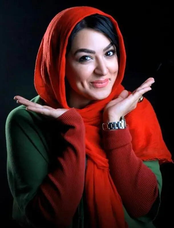 مدل مانتوی عجیب خانم بازیگر و طراح لباس
