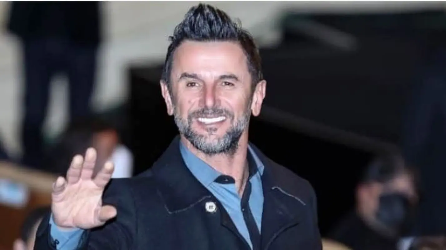 عکس صمیمی امین حیایی با زن خوش چهره خارجی! / جنجال مسافرت خارج از کشور آقای بازیگر + عکس