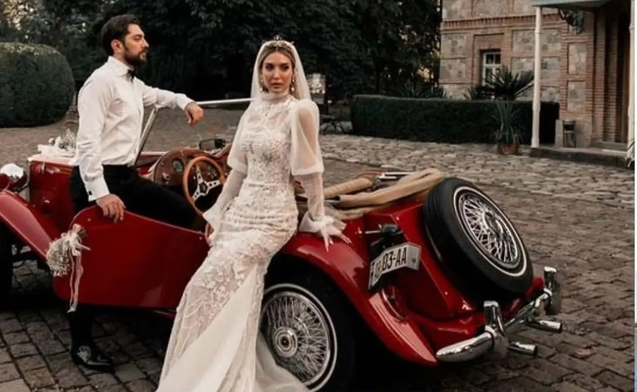 نگاهی به طراحی لباس عروس همسر بهرام رادان / مینا مختاری ۲ مدل لباس تن کرد! + عکس