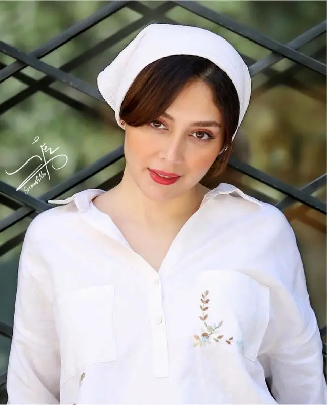 خانم بازیگر سرتاپا سفیدپوش شد/ تیپ تابستانی جذاب دیبا زاهدی را از دست ندهید!