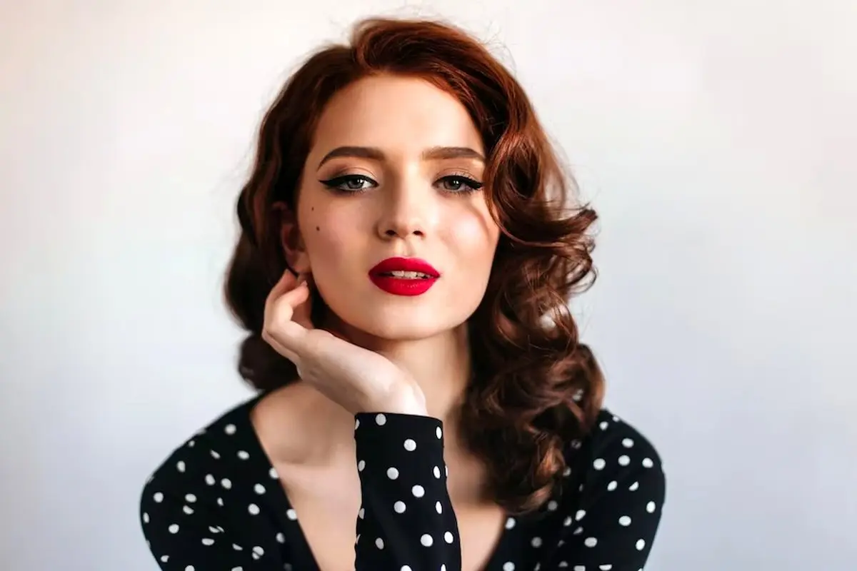 بهترین رنگ رژ لب برای آرایش بهاری/ در هر فصل چه رنگ رژ لبی مُد است؟