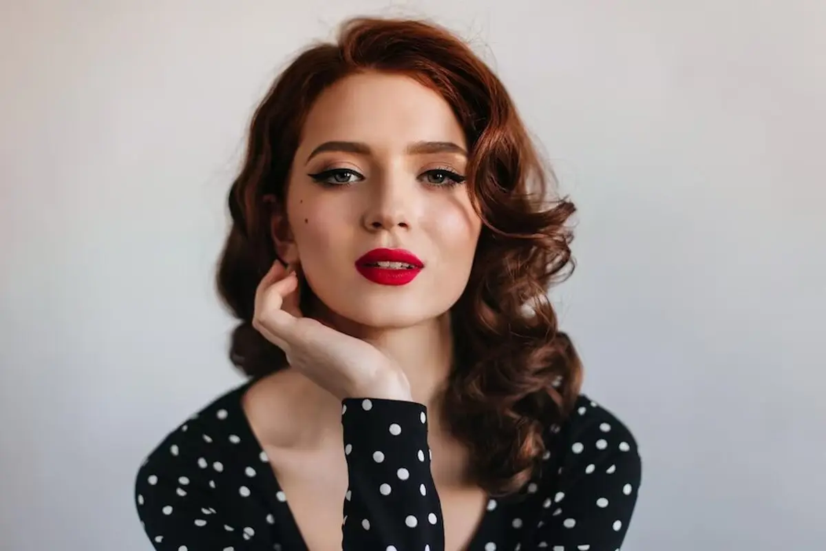 بهترین رنگ رژ لب برای آرایش بهاری/ در هر فصل چه رنگ رژ لبی مُد است؟