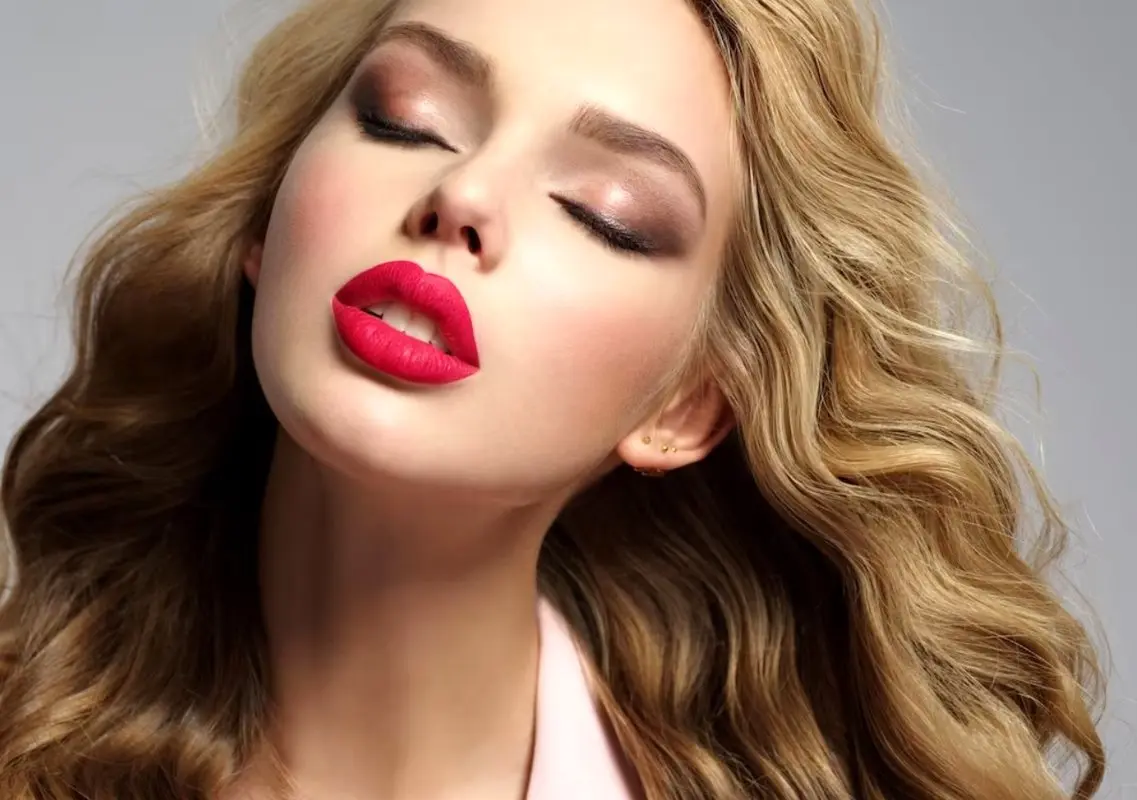 لب های جذاب و زیبا با چند ترفند ساده!