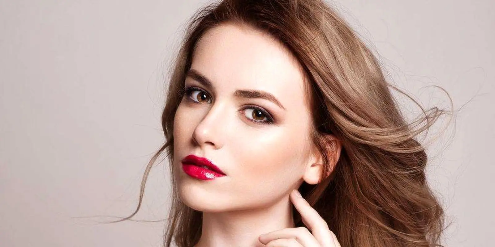 بهترین رنگ لباس برای خانم های با پوست سفید/ با این رنگ ها زیباتر بشو!