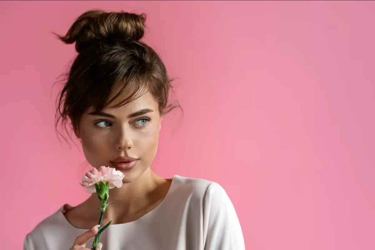 فواید شگفت‌انگیز گلاب برای موها