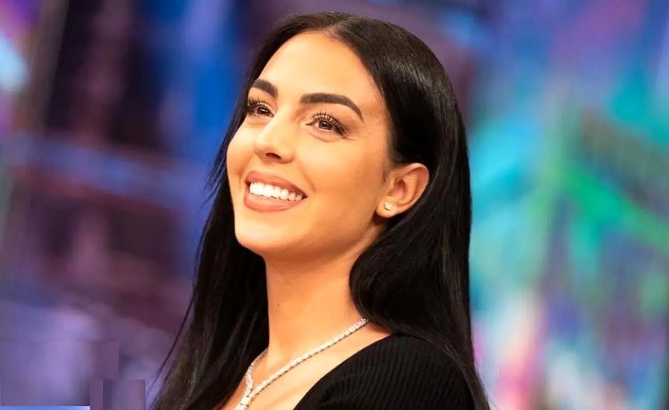 غوغای بنر تبلیغاتی جورجینا رودریگز در خیابان‌های عربستان / عکسی که شوکه‌تان می‌کند!